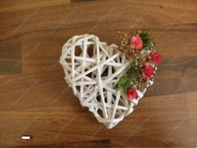 Cuori decorativi di carta per la festa della mamma