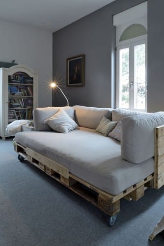 Idee per realizzare un divano con i pallet