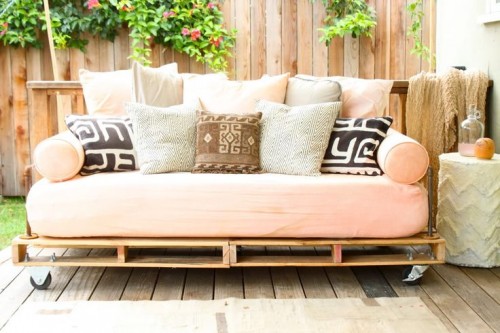 Idee per realizzare un divano con i pallet