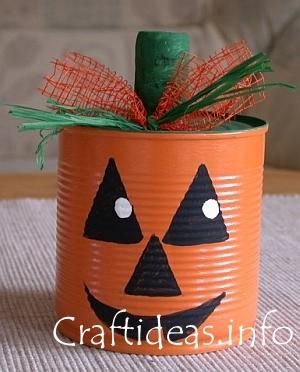 Come creare delle decorazioni di Halloween con lattine e scatolette