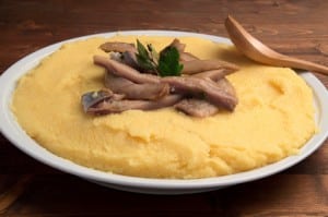 Polenta e aringa affumicata