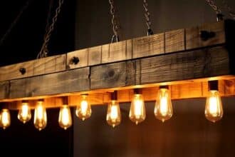 5 idee per realizzare un lampadario con i pallets