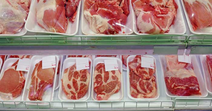 Carne scaduta in vendita supermercato