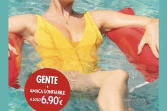 amaca gonfiabile allegato Gente agosto 2026 rossa azzurra mare piscina