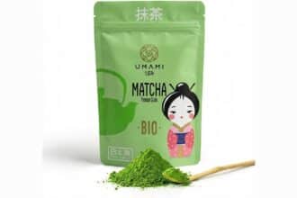 Polvere di tè verde matcha biologico da testare con l'iniziativa Opinagora