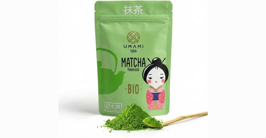 Polvere di tè verde matcha biologico da testare con l'iniziativa Opinagora